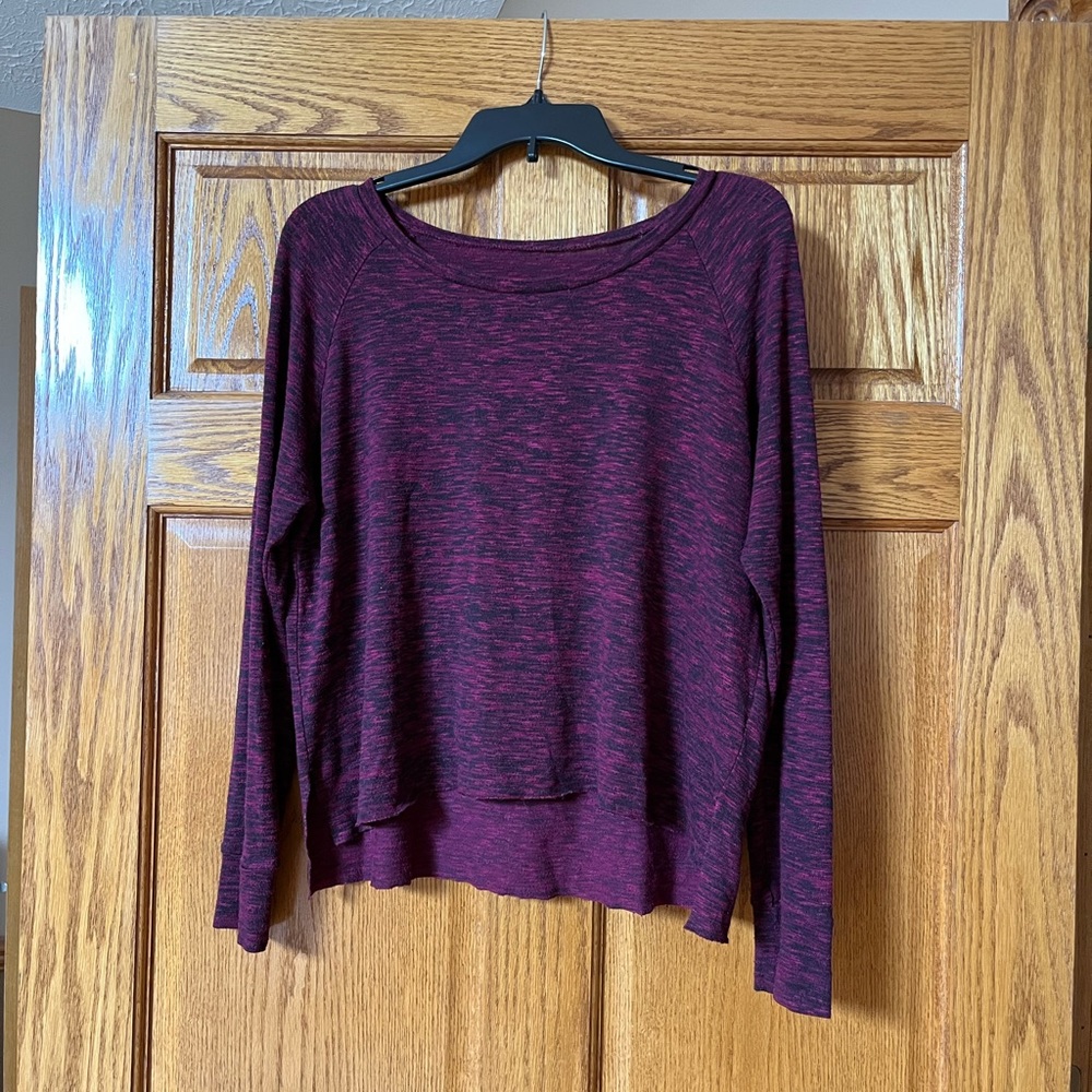 American Eagle burgundy & black sweater. Unfinished hem. EUC. Size Medium.